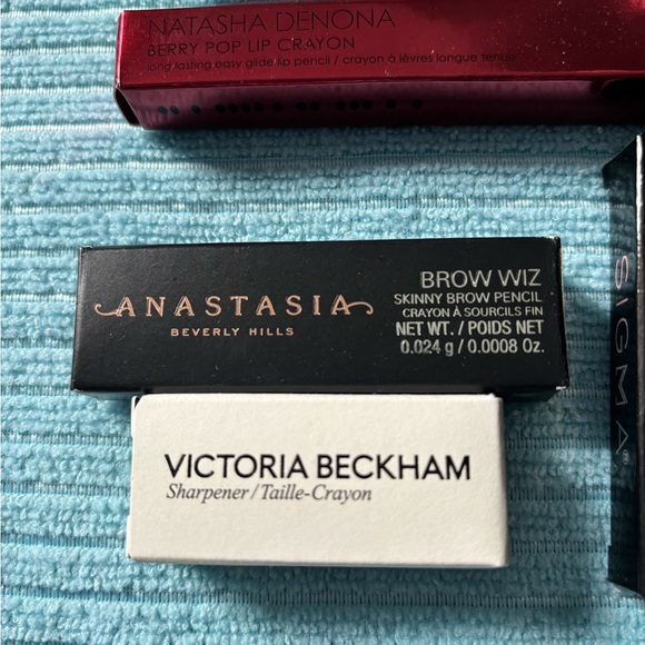 Assorted makeup & makeup brush bundle - Picture 7 of 10